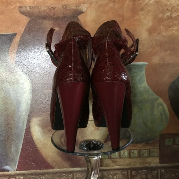 NEW RED 👠 HEELS - Picture 4 of 8